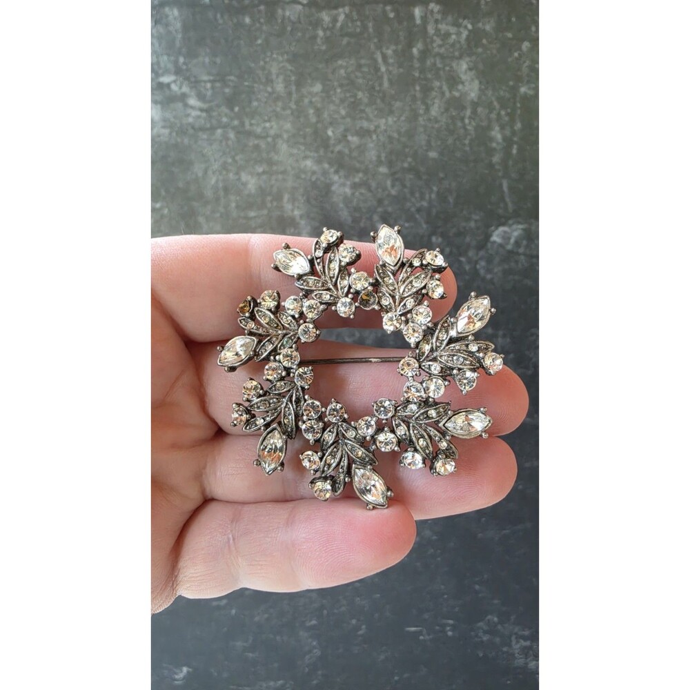 Clear Rhinestone Wreath Shaped Brooch Silver Tone Metal Vintage Costume Jewelry